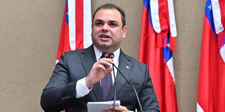 Na presidência da Aleam, deputado Roberto Cidade confirma realização de concurso público, ainda este ano, e quinta edição do Feclam em abril