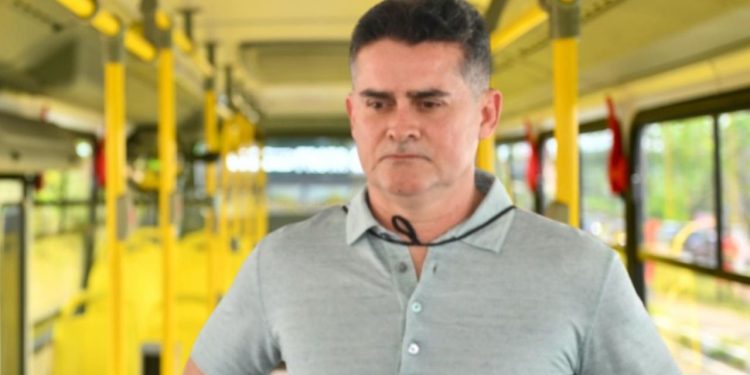 David Almeida recorre ao STJ para aumentar a passagem de ônibus