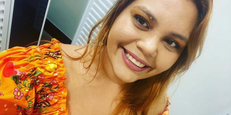 Mulher acusada de desviar meio milhão de empresas de vestuário em Manaus é presa