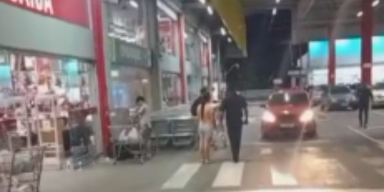 Esposa pega marido fazendo compras com a amante no Nova Era da Torquato Tapajós; veja o vídeo
