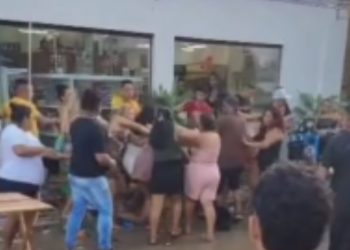 Vídeo: Homens e mulheres se agred1em em festa de aniversário de município no Amazonas