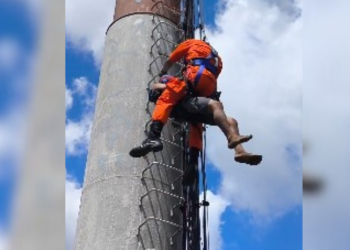 Vídeo: ladrã0 vai furtar fios em Manaus e acaba pedindo ajuda dos Bombeiros para descer da torre