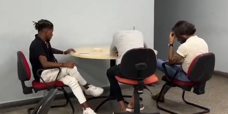 Polícia prende falsos agenciadores de modelos suspeitos de importunar mulheres em shopping de Manaus