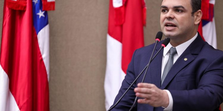 Pesquisa Direto ao Ponto: Roberto Cidade lidera corrida à Câmara Federal com 11% das intenções de voto