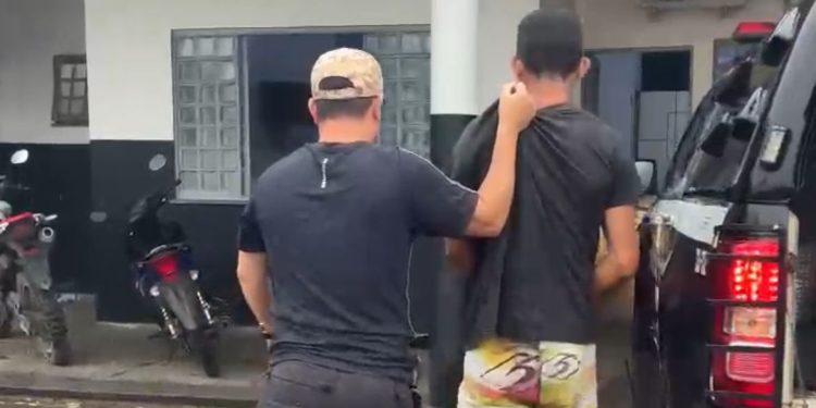 Em Tefé, tio e$tupr@ sobrinha de 7 anos e é flagrado limpando a boca dela após ab*s0