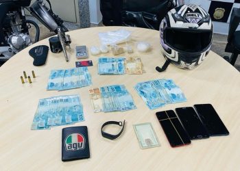 Vídeo: Homens são pres0s após renderem gerente e roubarem R$ 13 mil em Manaus