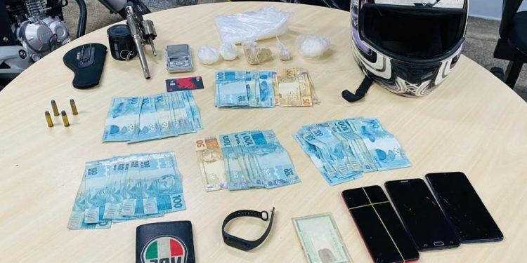 Vídeo: Homens são pres0s após renderem gerente e roubarem R$ 13 mil em Manaus