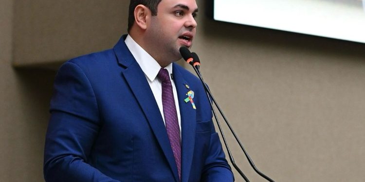 Roberto Cidade apresenta PL que fortalece legislação de combate a crimes virtuais