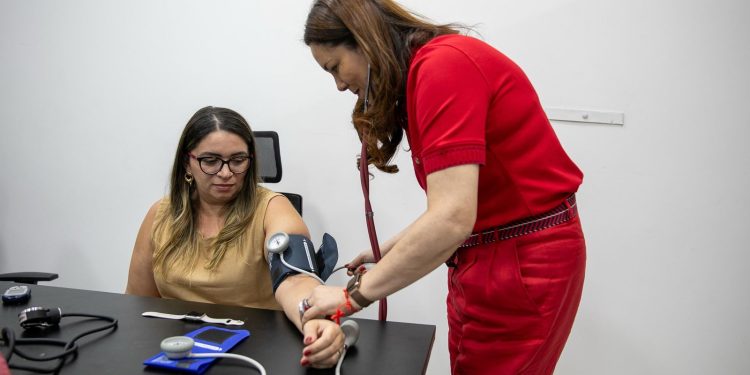 UEA promove evento em alusão ao Dia Nacional de Prevenção e Combate à Hipertensão Arterial para servidores