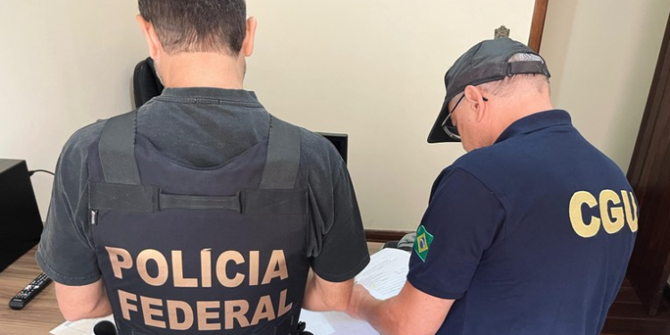 Servidores do AM são alvo de operação da PF que investiga descontos irregulares em benefícios do INSS