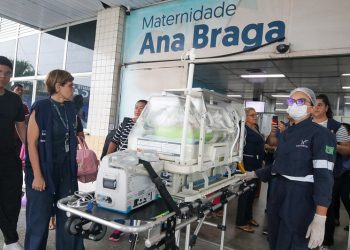 Gêmeas siamesas nascidas na maternidade Ana Braga passarão por cirurgia em hospital de referência