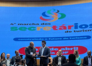 Turismo acessível: UEA firma acordo de cooperação técnica com Ministério do Turismo e lança livro sobre o perfil do turista com deficiência