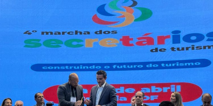 Turismo acessível: UEA firma acordo de cooperação técnica com Ministério do Turismo e lança livro sobre o perfil do turista com deficiência