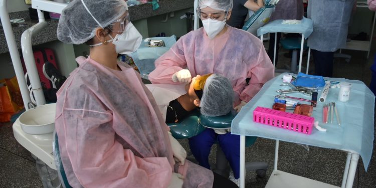 UEA divulga edital de especialização em Odontopediatria