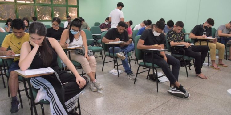 Pré-vestibular da UEA: AprovENS divulga inscrições para 76 vagas remanescentes