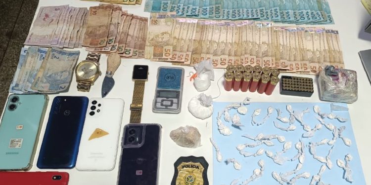 Dupla é presa por tráfico de drogas em residência utilizada como ponto de venda no AM