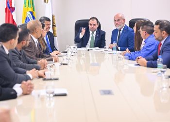 Roberto Cidade comanda votação que aprovou reajuste salarial a servidores da Assembleia Legislativa e profissionais das forças de segurança