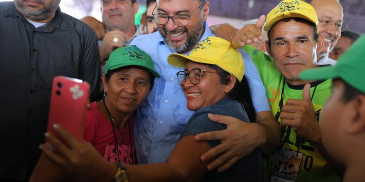 Governador Wilson Lima mostra força política em agenda que reuniu multidão em Manacapuru