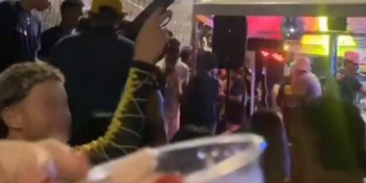 Vídeo: Paredão de som no São Francisco tem jovem ‘amostradinho’ dançando com @rma de f0g0