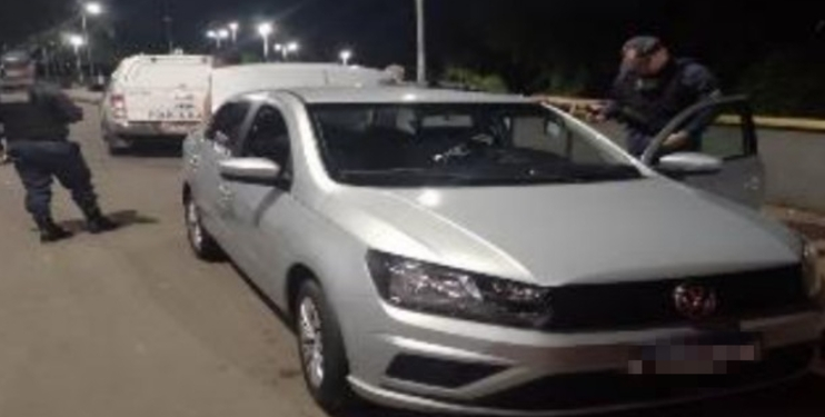 Motorista de app passa a madrugada de refém enquanto quinteto comete r0ubos em Manaus