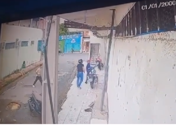 Vídeo: Lutador enfrenta dois assalt@nt3s que queriam r0ubar sua moto em Manaus