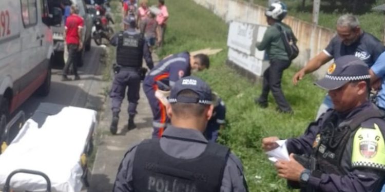 Imagem forte: assalt0 a ônibus em Manaus termina com dois bandid0s espancad0s 