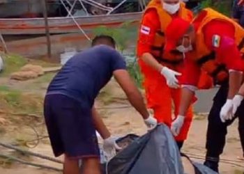 Moradores vão tomar banho no lago e dão de cara com m0rto em decomposição no Amazonas