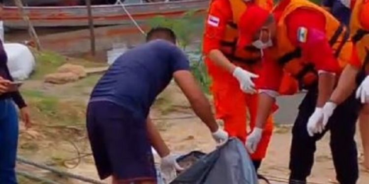 Moradores vão tomar banho no lago e dão de cara com m0rto em decomposição no Amazonas