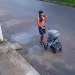 Vídeo: Homem é flagrado abandonando bebê em carrinho no meio da rua na Zona Sul de Manaus