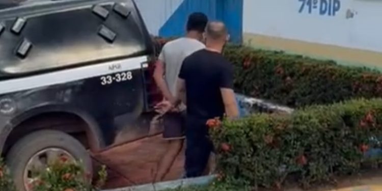 Vizinho espera mãe dormir para levar a filha dela de 11 anos para ser estuprad@ no Amazonas