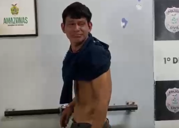 Com filho recém-nascido, rapaz chora ao ser pr3s0 por tráf1c0 em Manaus: ‘Queria um futuro melhor’; veja