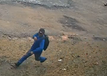 Vídeo mostra cr1m1n0s0s perseguindo jovem que levou várias f@cadas e foi deg0lad0 em Manaus; veja