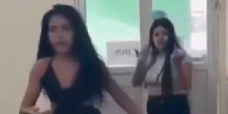 Vídeo: mulher tenta quebrar as portas do SPA em Manaus: ‘vai tomar no c*’