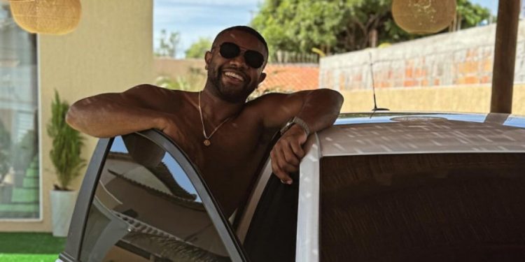 Davi Brito finge pane mecânica ao parar totalmente bêbado em blitz e vai para delegacia