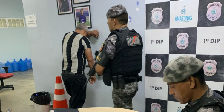 Mulher não arrega pra band1d0, sai na p0rrada e ele vai preso após assalt0 dentro da linha 640