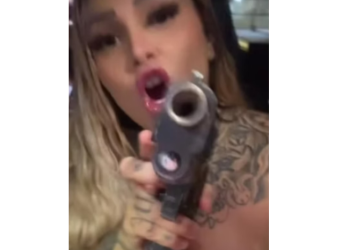 Vídeo: Assaltant3s tentam r0ubar carro de mulher e ela dá apav0r0 ao perceber pist0la falsa