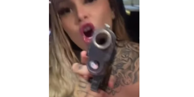 Vídeo: Assaltant3s tentam r0ubar carro de mulher e ela dá apav0r0 ao perceber pist0la falsa