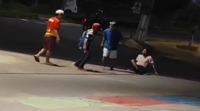 Vídeo: Homem é flagrado ‘t1cand0’ outro em br1ga em posto de combustível em Manacapuru
