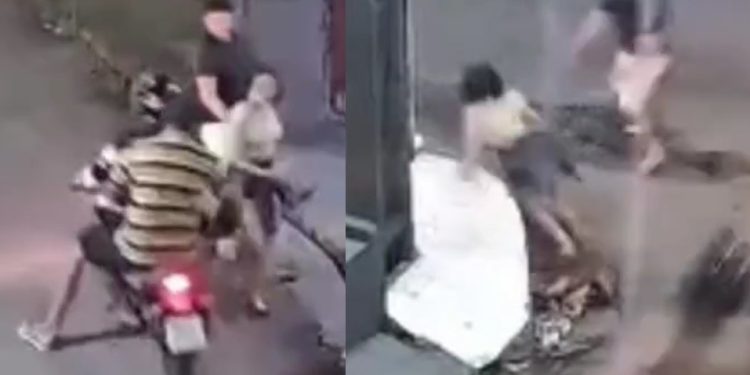 Vídeo: casal grita e se desespera em Manaus ao ser assaltad0 por bandid0s em moto