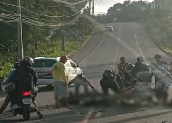 Vídeo: C0lisã0 entre motocicletas deixa ferid0s e interdita parcialmente entrada de ramal no Iranduba
