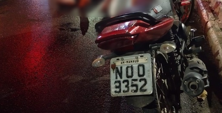Voltando de casa de show, homem cai da garupa de moto e m0rr3 em Manaus