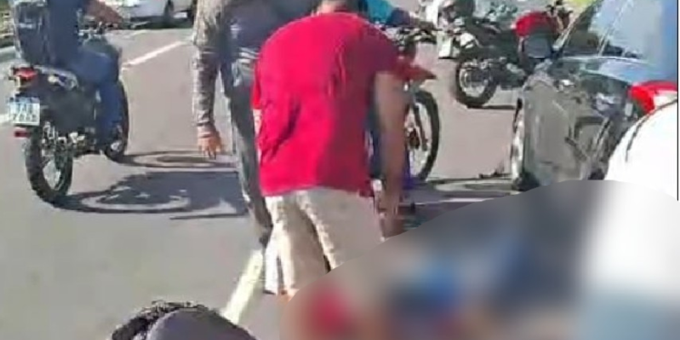 Homem m0rr3 após ter o abdômen arr3b3ntad0 em acidente de moto na avenida das Flores