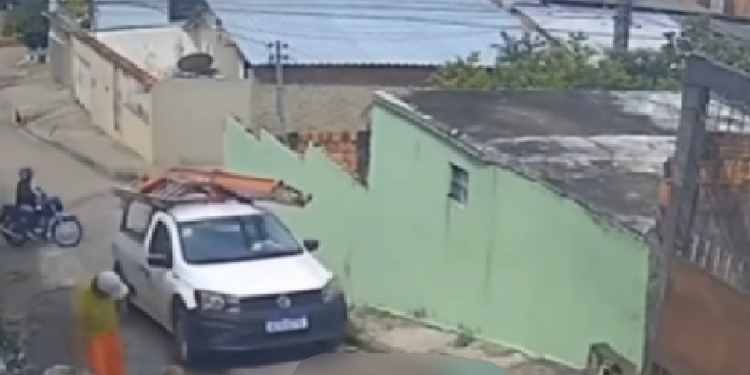 Vídeo: Câmeras registram veículo da Amazonas Energia atrop3lando cachorro em Manaus