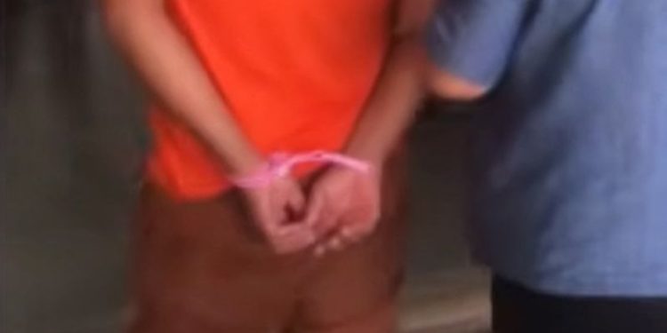 Pai vai na delegacia registrar desapareciment0 da filha e vai pr3s0 pelo e$tupr0 dela em Manacapuru