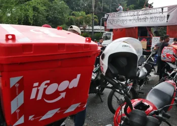Entregadores de app protestam em todo país e pedem reajuste nos valores pagos à categoria
