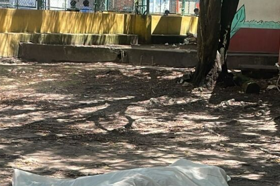 Trio chega em moto e m@ta homem na p@ulada perto de terminal no Coroado; veja