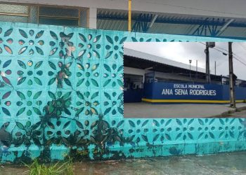 Pais denunciam que muro de escola municipal pode desabar em Manaus: ‘fica balançando’