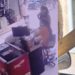 Homem cr4va f4ca em pescoço de idoso de 62 anos e câmera filma tudo; veja