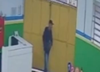 Vídeo: Com facilidade, assaltante ass4lta merendeira dentro de escola e foge no Tancredo Neves