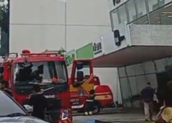 Vídeo: Edifício Soberane no Adrianópolis é evacuado após princípio de incêndio